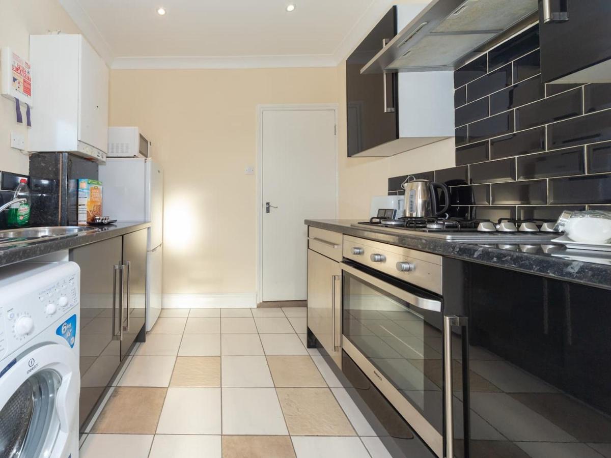 Bellaliving 2 Bedroom Apartment - Luton ルートン エクステリア 写真